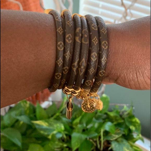 👗👛👜. Check out my closet👜👚👛 - Picture 7 of 17